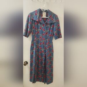 Rare Creeds Floral Blue Dress, Size 40,Vintage, 100 % Woven Silk, Monza Style.